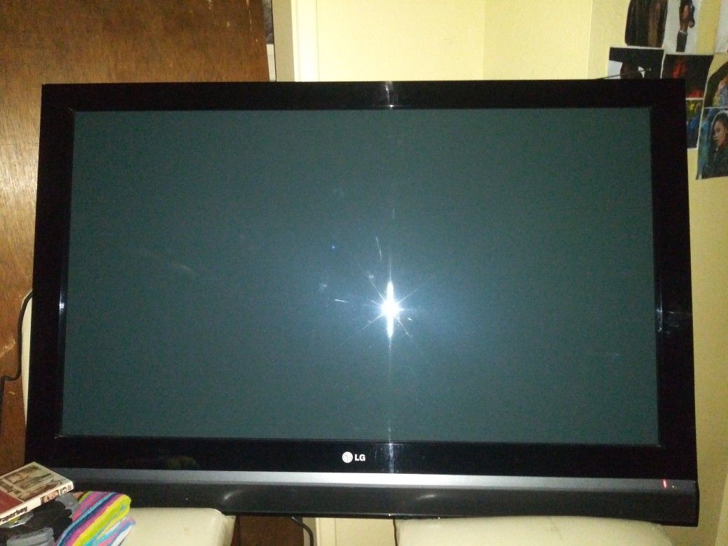LG 50 INC. FLAT SCREEN WITH REMOTE