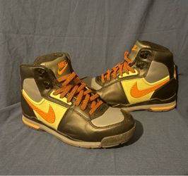 Nike High-Top Hiking Boots