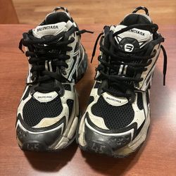 Balenciaga Runner Men's Black White Lace Up Low Top