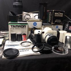 Minolta Maxxum 8000i Limited Edition MIR Space Station Pearl White Set with all additional pictured items
