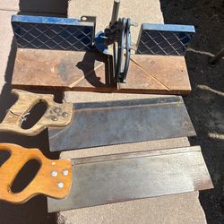 Miter Box With 2 Saws