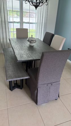 Beautiful Kane’s dining table $300