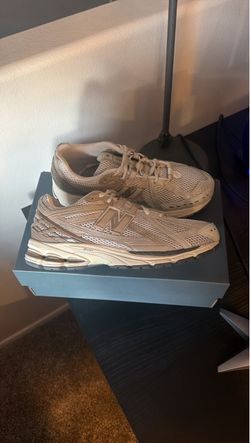 New Balance 9060R - Men Size 8