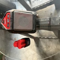 Milwaukee Bluetooth Radio With Battery 