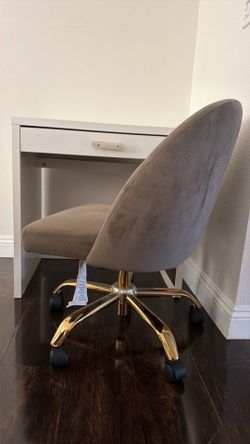 Rolling desk chair