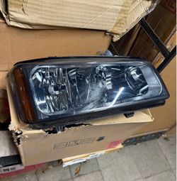 03-06 1pc Top Passenger Side Smoked Headlight Chevy Silverado