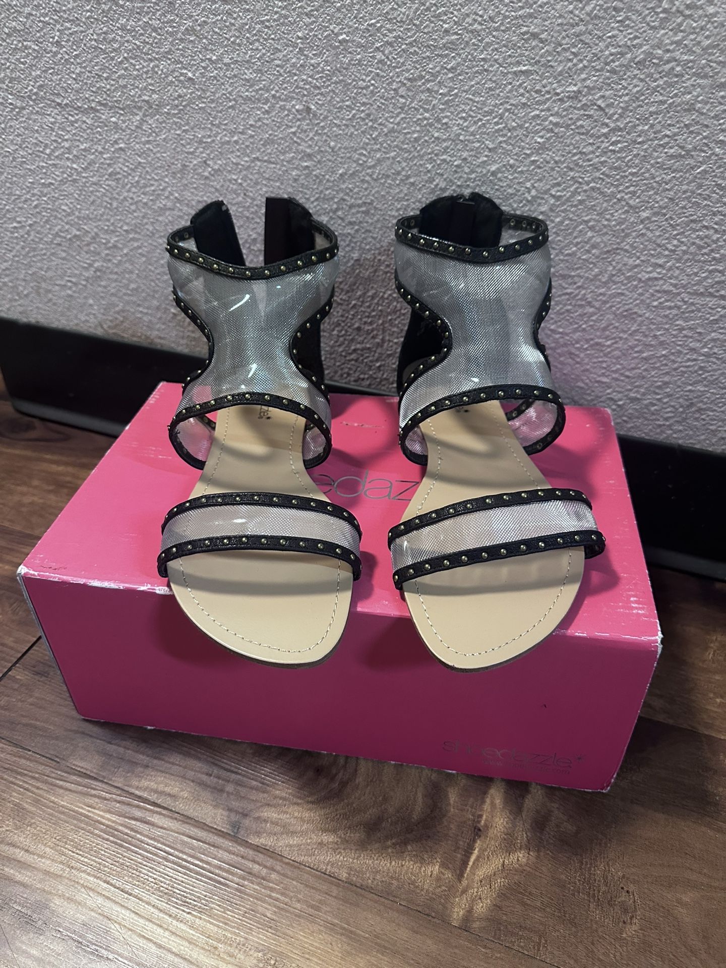 New with Box Shoedazzle Zip-Up Gladiator Sandals Size 9