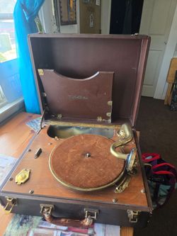 Vintage Portable Wind- Up Phonograph. 1930 H. Mielke