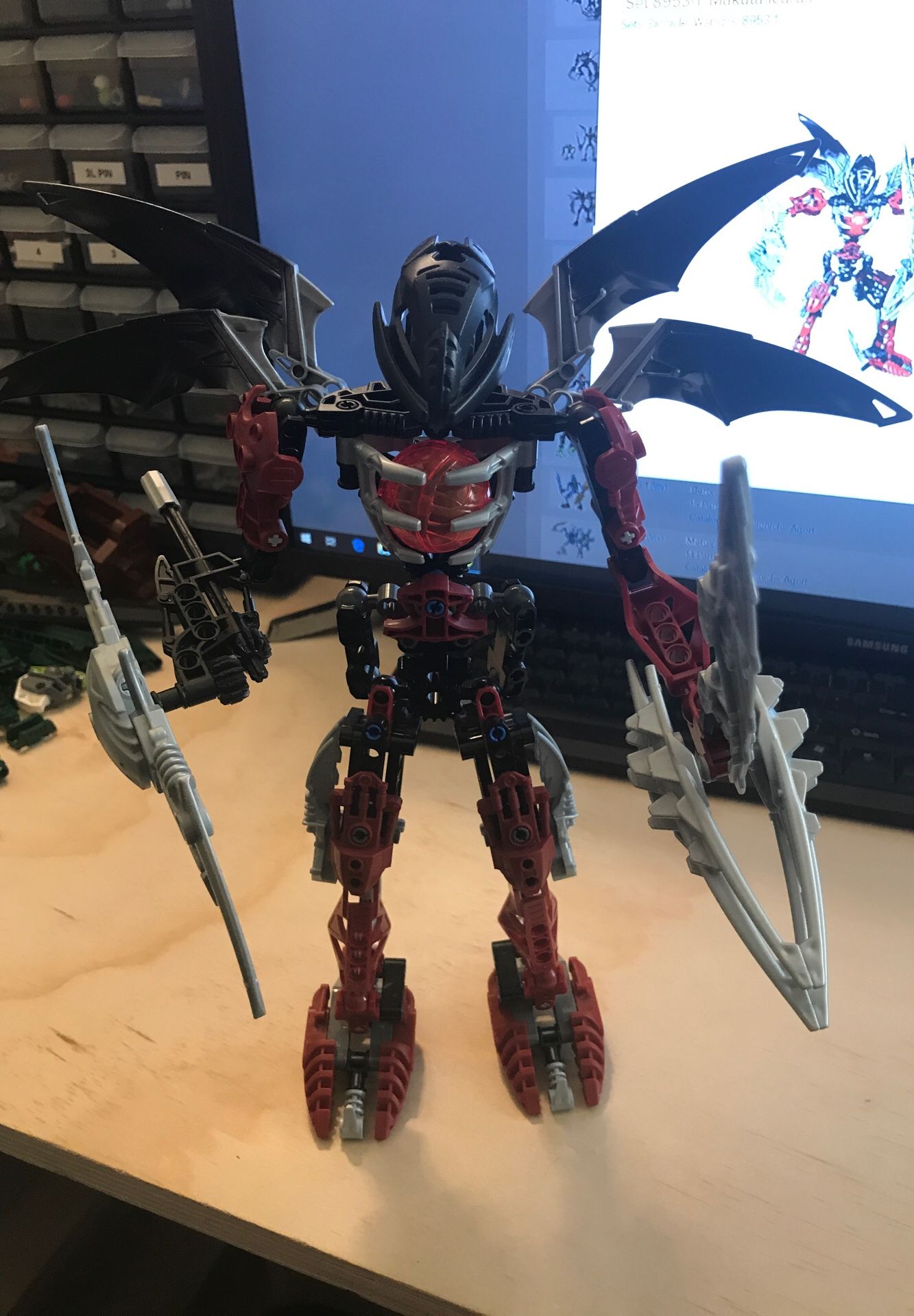 LEGO BIONICLE MAKUTA ICARAX