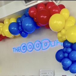 CUSTOM BALLOON ARCHES