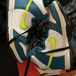Nike Dunk High Bright Spruce Volt (GS) Size 4.5