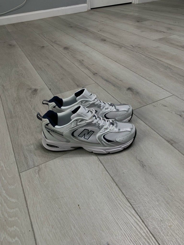 New Balance 2002R Sneakers - White/Grey - Size [11]
