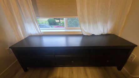 TV Stand 72 x 18.5 x 22.5 (W x D x H)