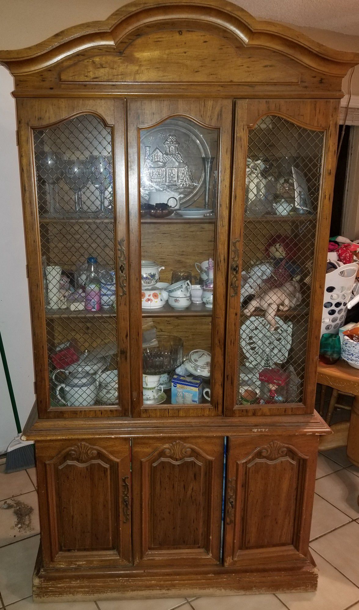 "Moving" Antique China Cabinet With Meshed Wire, And Built In Light Fixture . Items inside the cabinet Are not part of the sale. 13×38×79