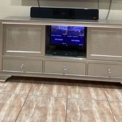 TV Stand/ Mueble de Televisión 