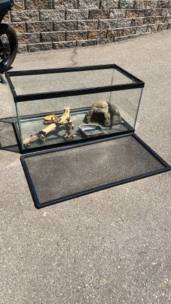 48 Gallon reptile/fish tank (accessories, light &lid included)
