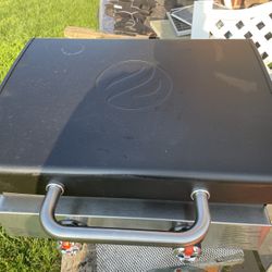 Blackstone 2144 Original 22” Tabletop Griddle with Integrated Protective Hood and Stainless Steel Front Plate, Powder Coated Steel, Black   Special Fe