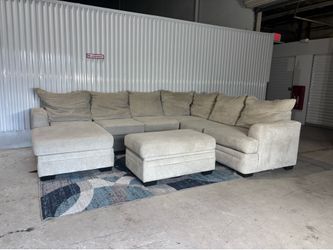 Cream Sectional Couch W/ Free Delivery 🚚