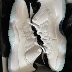 JORDAN 11 LEGEND BLUE LOWS MENS SIZE 8 BRAND NEW DS