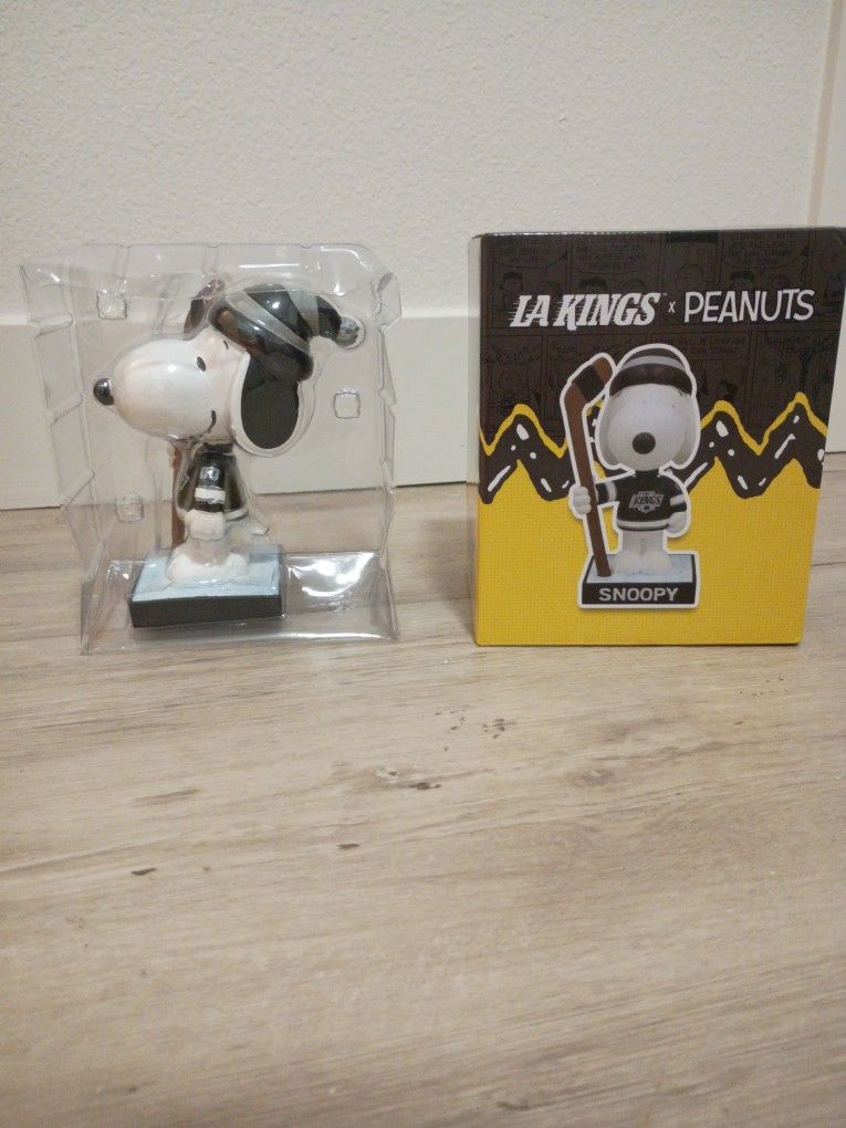LA x Peanuts Snoopy Bobblehead 
