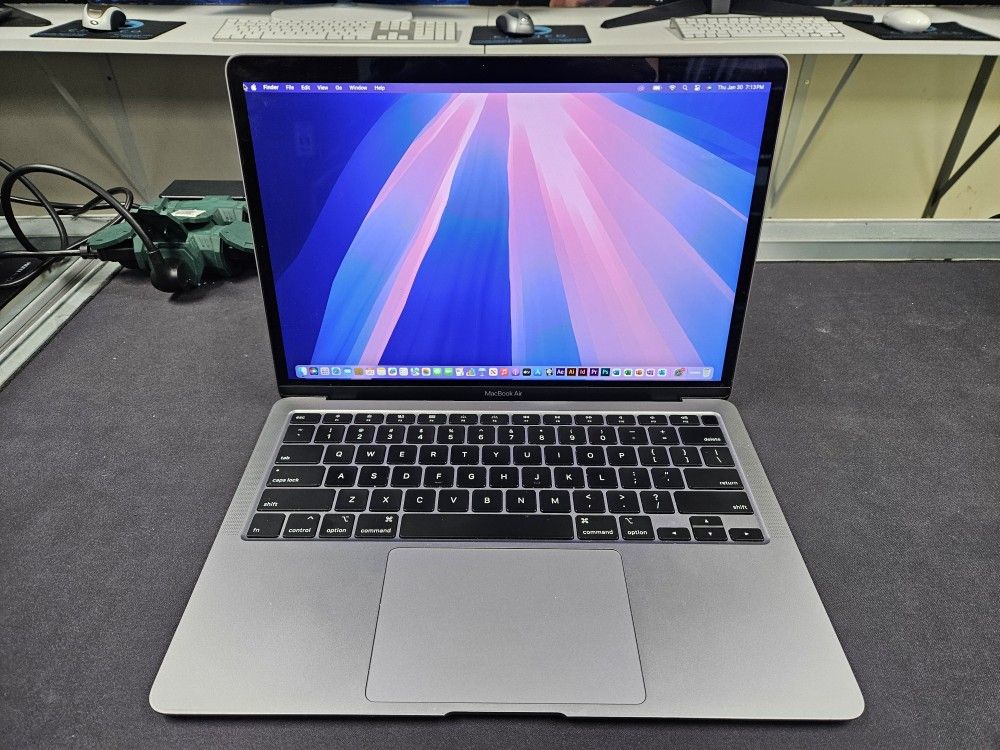 2020 Apple Macbook Air 13" Quad Core I5 Laptop 16 GB RAM 500 GB SSD 