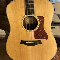 Taylor 210e DLX Acoustic-Electric