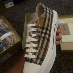 Burberry Shoes 