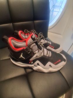 Air Jordan Low-Top Basketball Sneakers