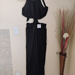 Black Halter Jumpsuit – Chic & Flowy