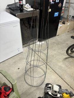 Plant cage for Tomatoe plant. 