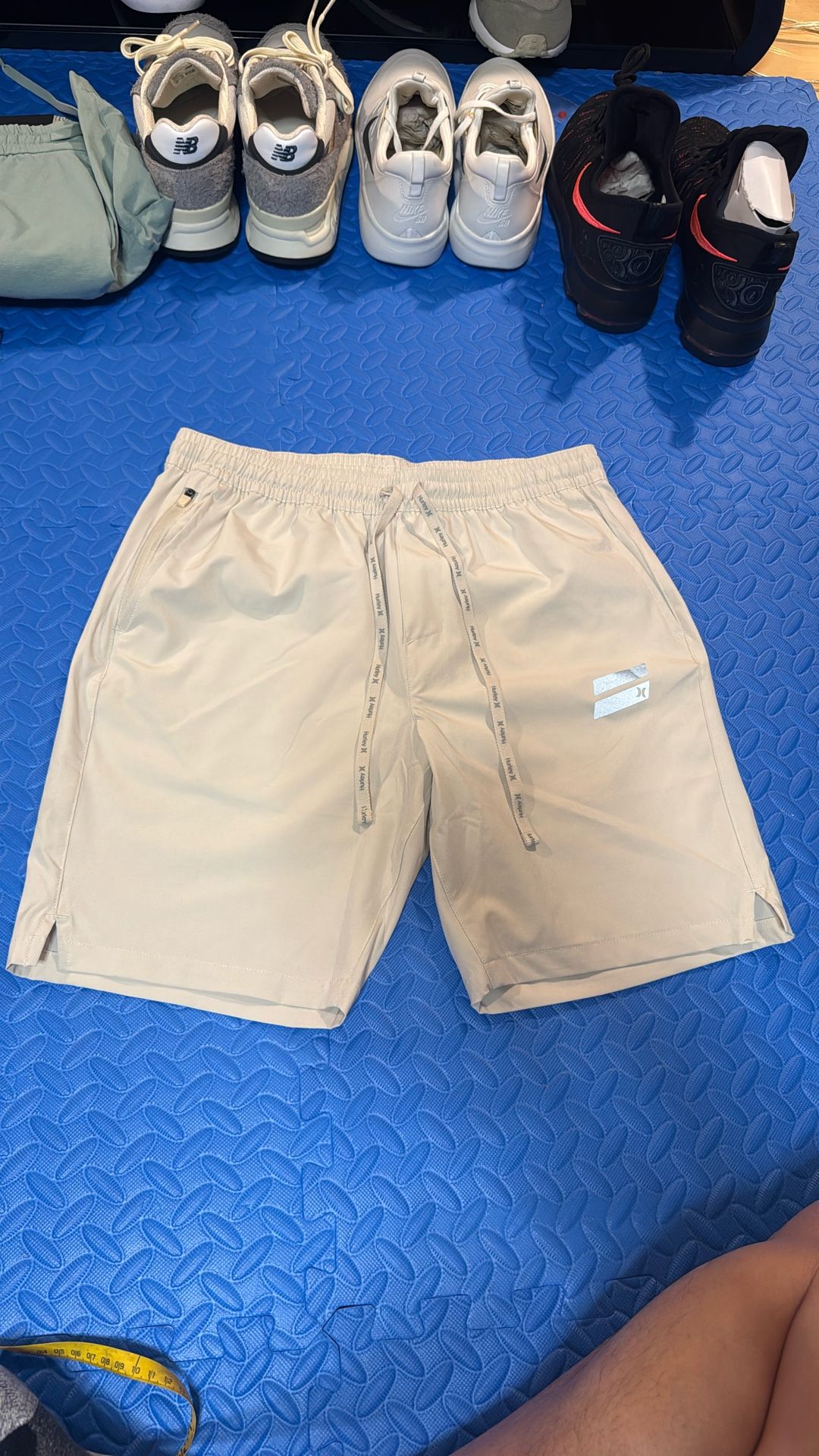 Hurley Men's Light Weight Sport Short Bone. Pre-owned Size Small