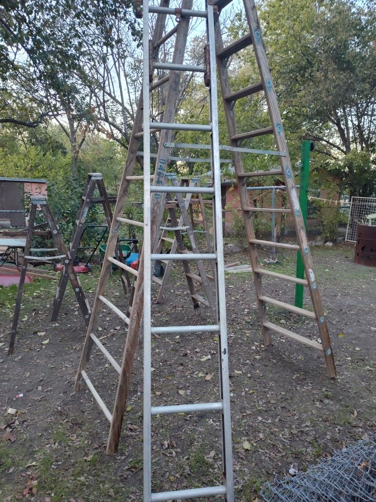 1/-8Foot Aluminum Ladder