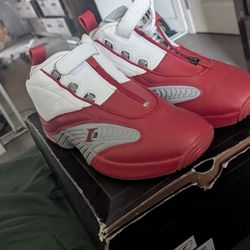 REEBOK  IVERSON'S  Answer 4's Size 9.5 (NEW)