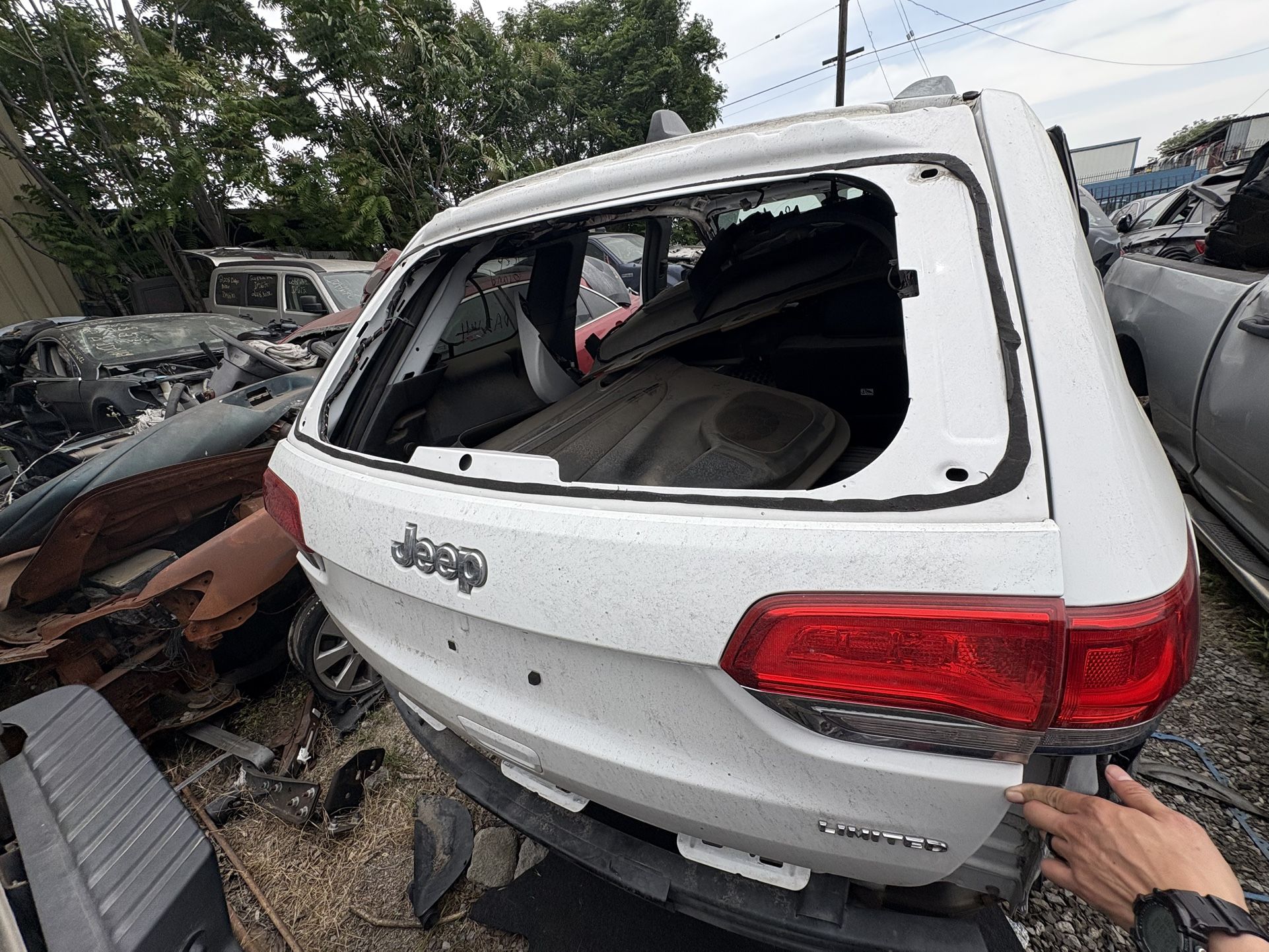 Parting Out 2015 Jeep grand Cherokee Limited Rear Hatch