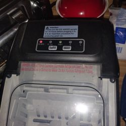 Black Silonn ice maker