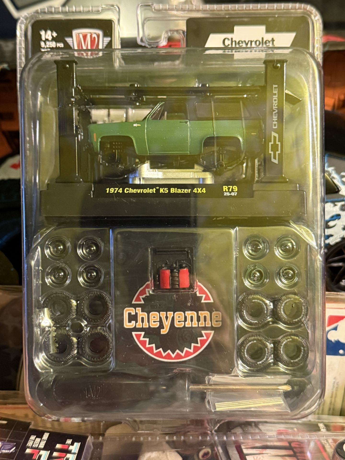 M2 74” Chevrolet K5 Blazer 4x4 R79 1:64 Scale