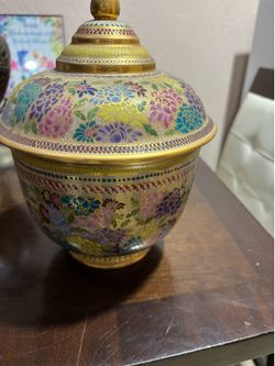 Vintage thai Benjarong bowl with lid