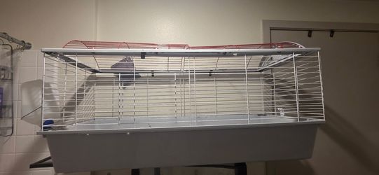 Animal cage for smaller animals like Guinea pigs