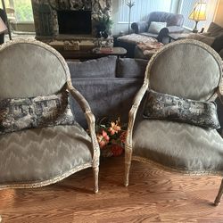 Classy Gorgeous Antique Comfy Chair Set