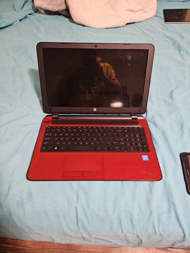 17.3" Red Laptop Computer Hp Pavillion  