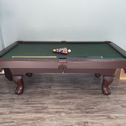 7.5’ Pool Table For Sale 