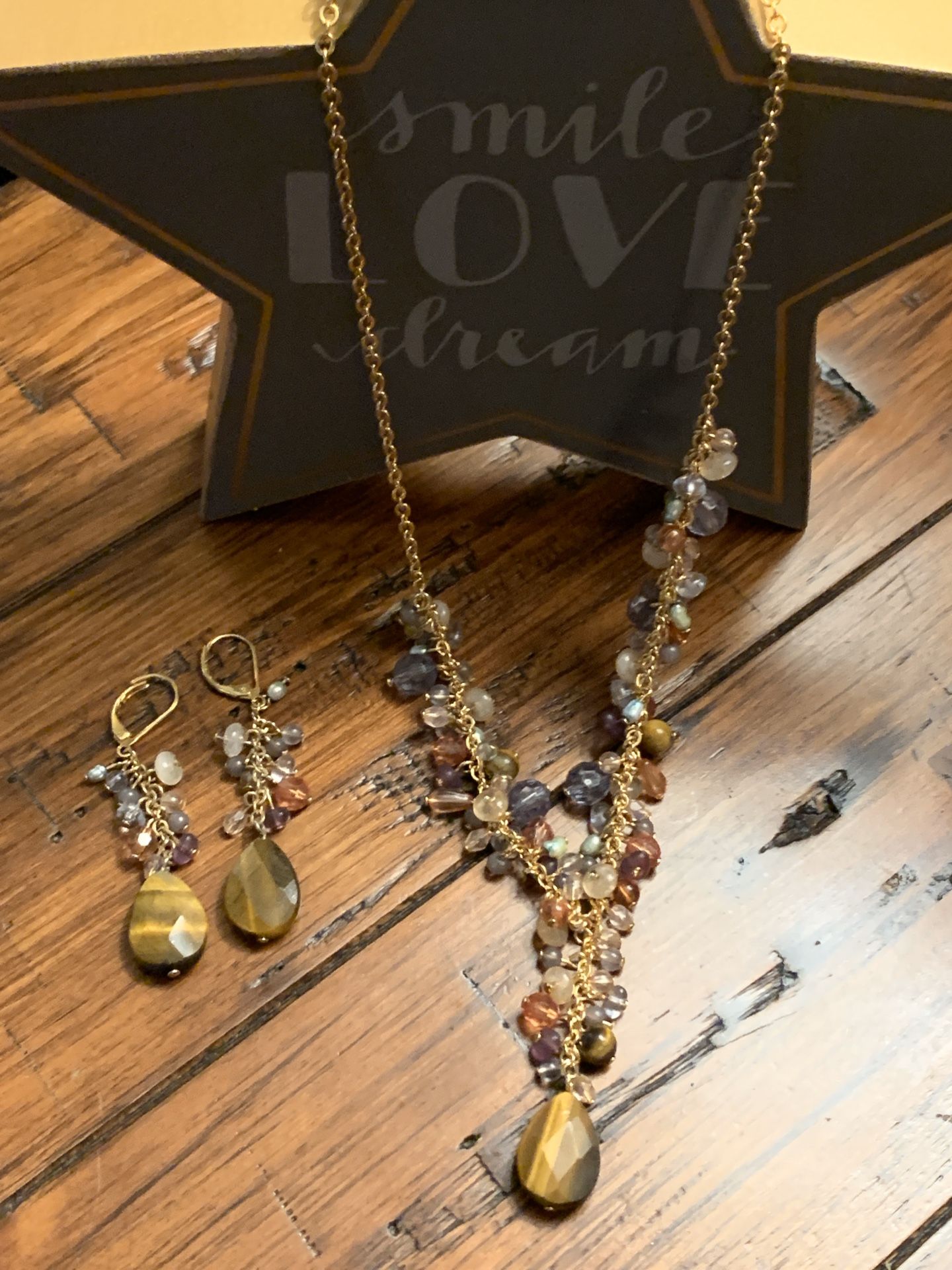 Avon necklace & pieces earring set
