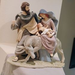 Beautiful Figurine- Perfect for Christmas