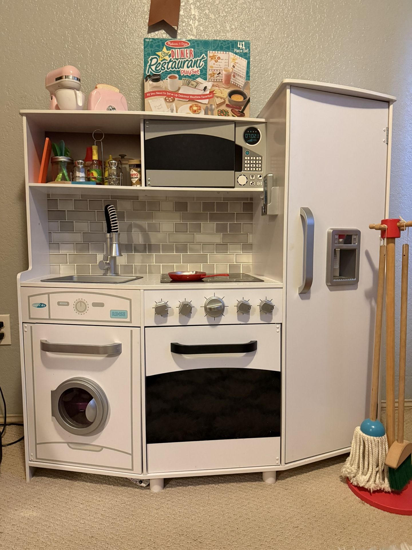 Kidkraft Live, Learn & Play Kitchen 