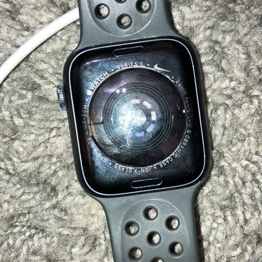Apple watch series 5 nike edition 