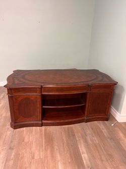 Traditional Wood CEO Office Desk