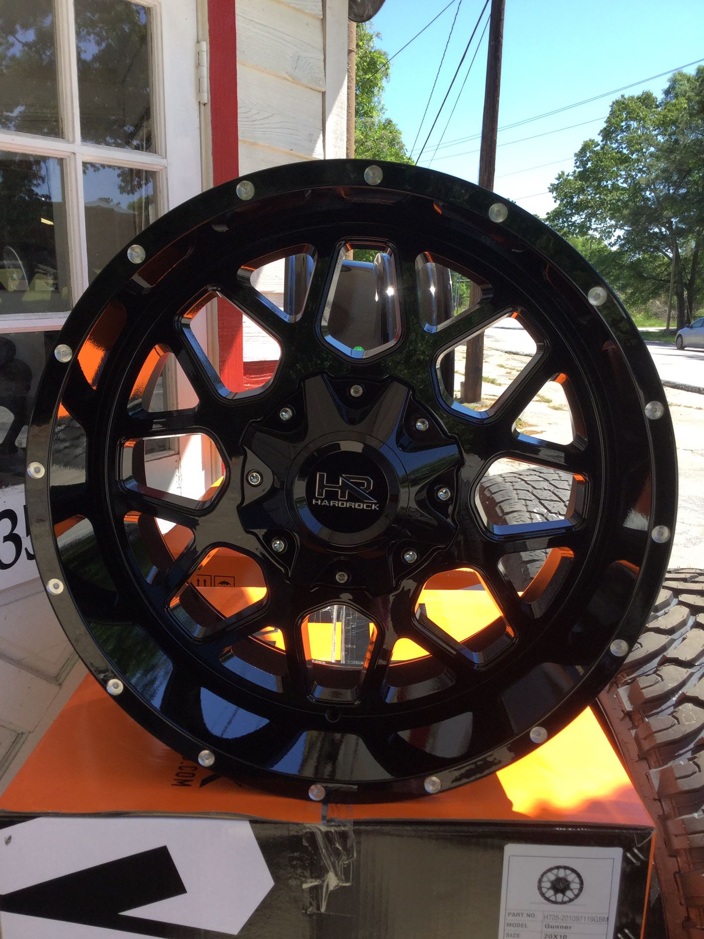 20” wheels 20x10 5x5.5 5x150 HARDROCK GLOSS BLACK and 20” tires 33x12-50-20 COMFORSER CF3000 M/T ALL NEW FIT Toyota Tundra and Dodge Ram