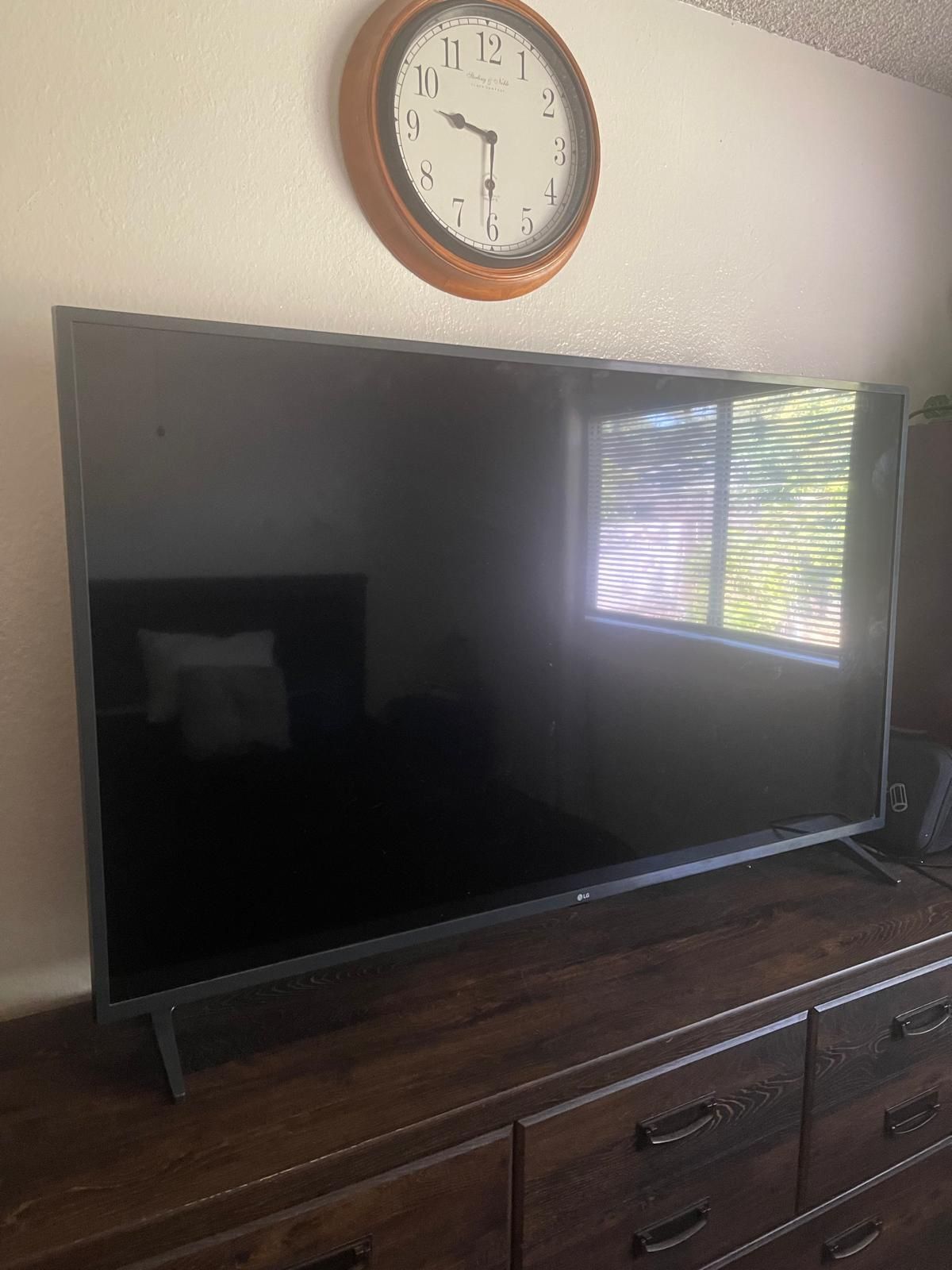 LG 55” smart tv