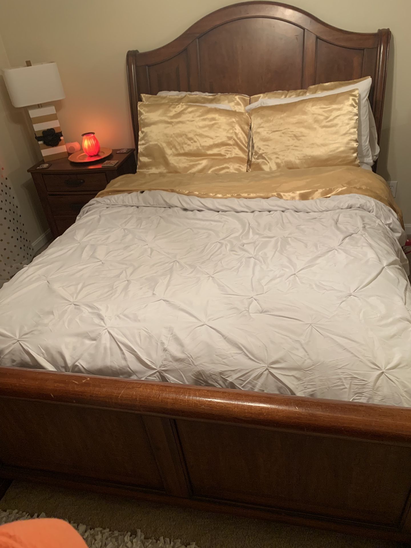 **WILLING TO Negotiate***Queen size heavy wood bedroom set (Mattress