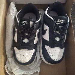 Toddler NIKE SHOES LIKE NEW  SIZE 6